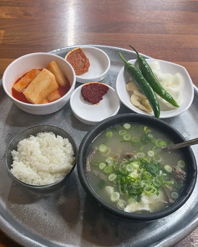 평남식당 곰탕 한 상 차림