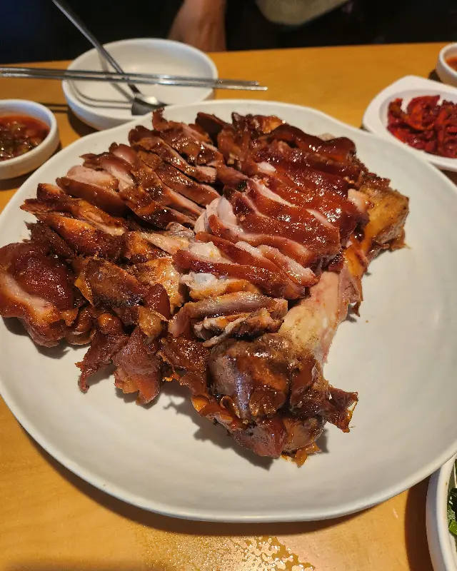 윤기가 흐르는 족발