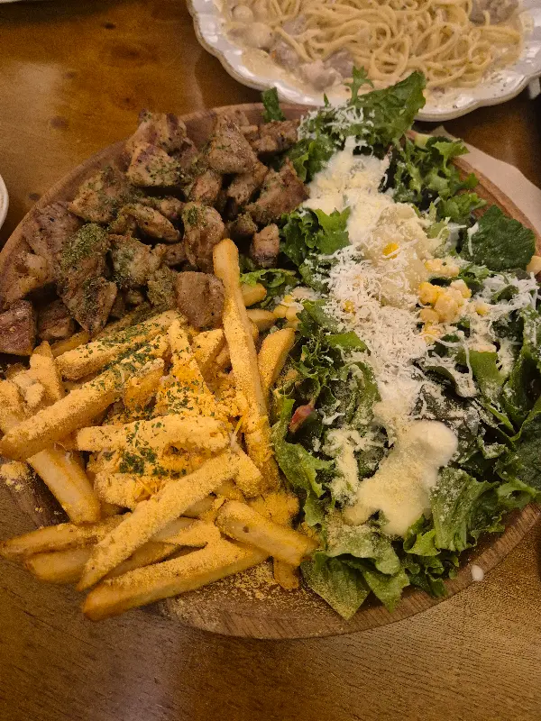 청춘양식당 내부