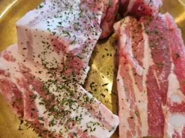 정과 마음을 담아, 명장동 ‘고혼’에서 맛보는 특별한 고기 한 상, 부산 맛집 기행