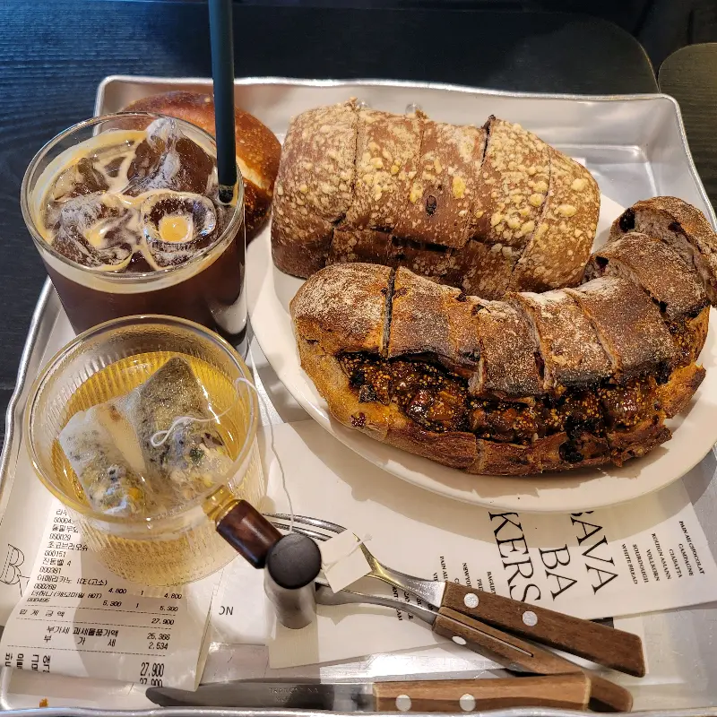 보송보송 커드슈와 음료