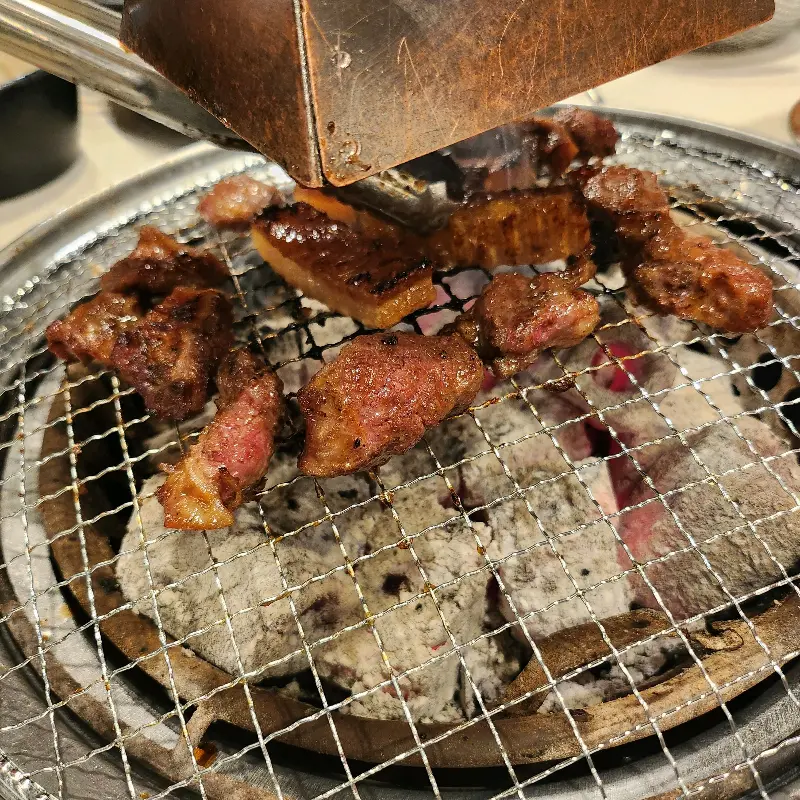 육미제당 당리점 구워지는 고기