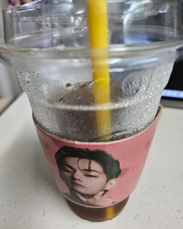 컴포즈커피 테이크아웃 컵