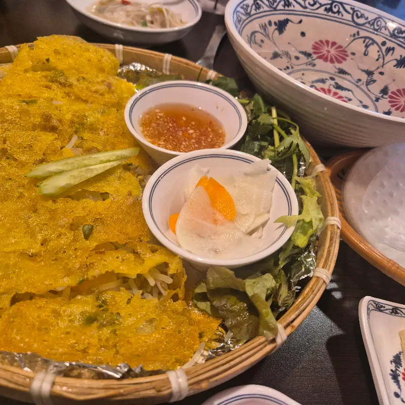 반쎄오 한 상 차림