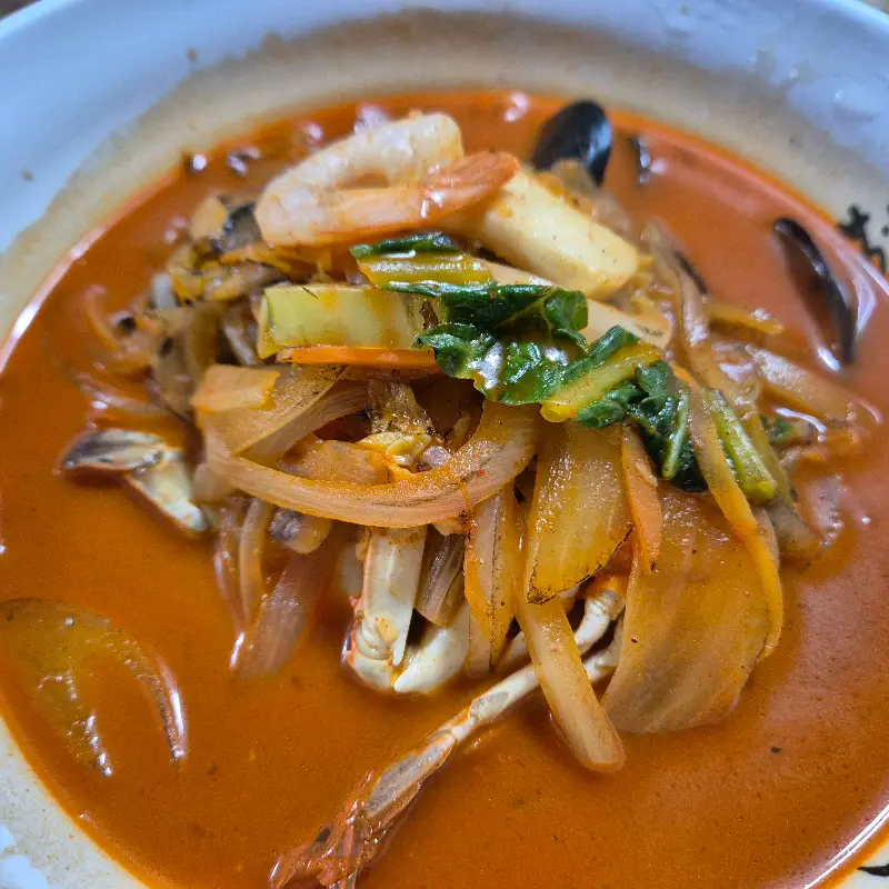 푸짐한 해물이 인상적인 판다짬뽕