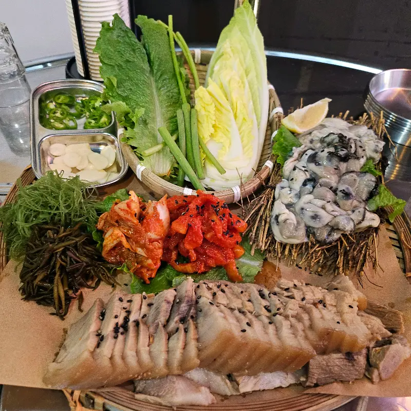 굴보쌈 한 상 차림