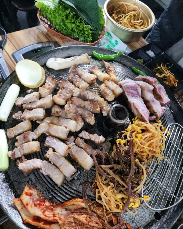 맛있게 구워진 삼겹살
