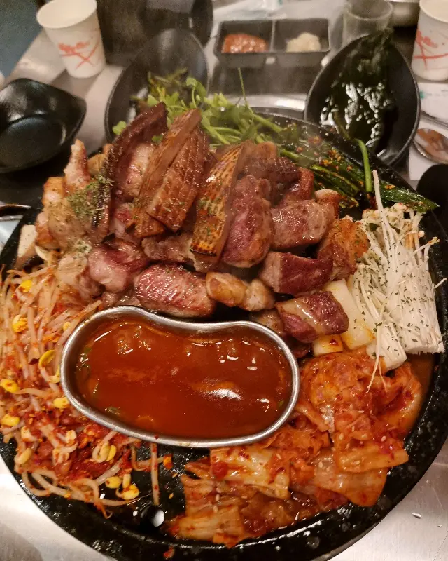 푸짐한 두돼지 한 판