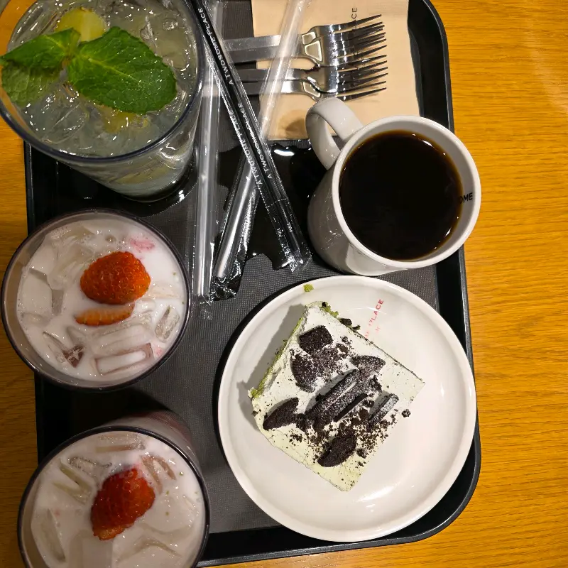 투썸플레이스 음료와 디저트