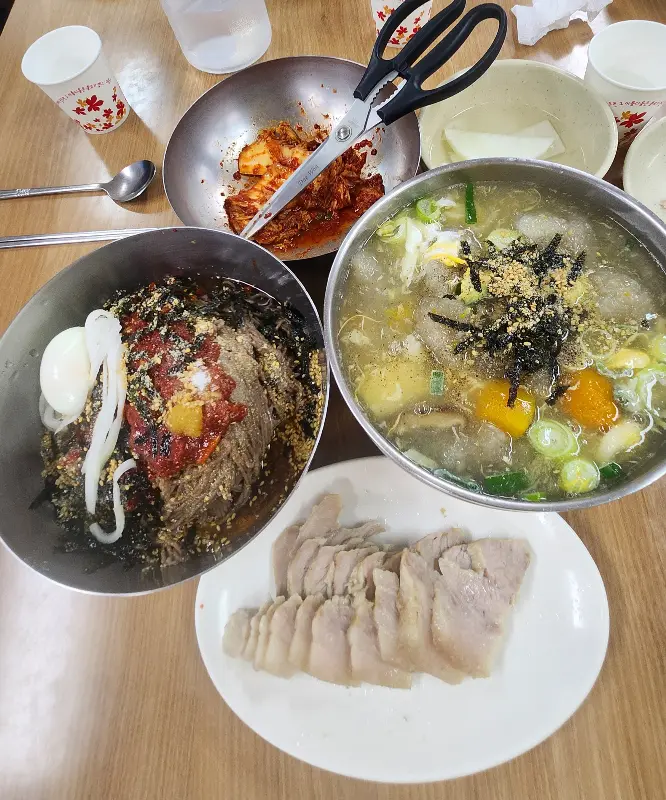 옹심이칼국수와 비빔막국수