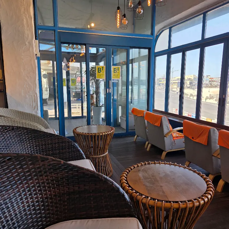 카페 내부 인테리어