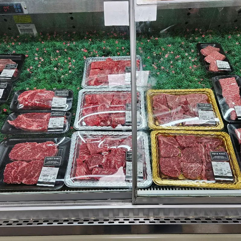 신선한 육회가 서비스!