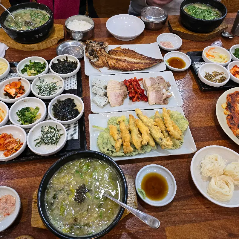 푸짐하게 차려진 한 상 차림