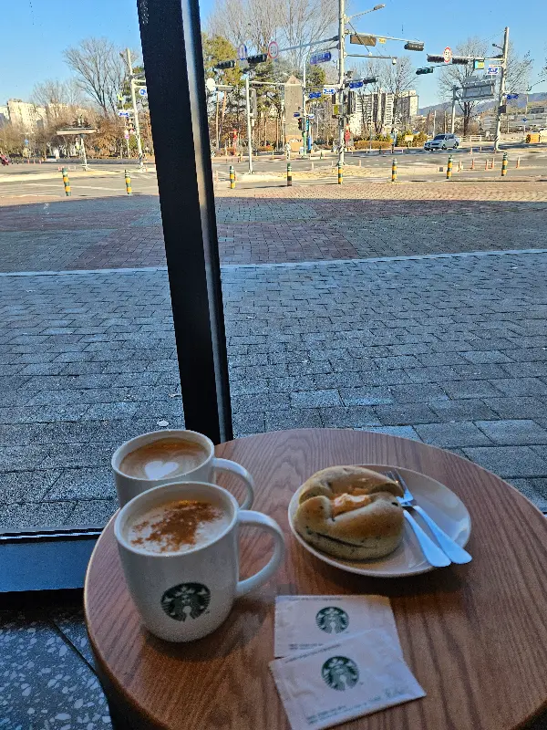 창가 좌석에서 바라본 풍경