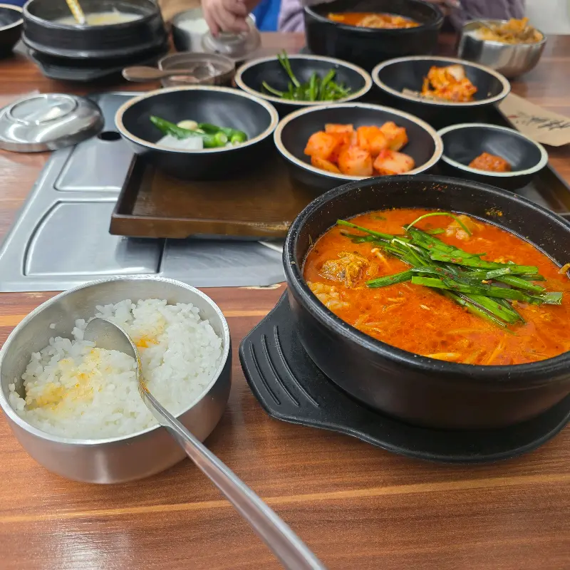 정성순대 전체 상차림