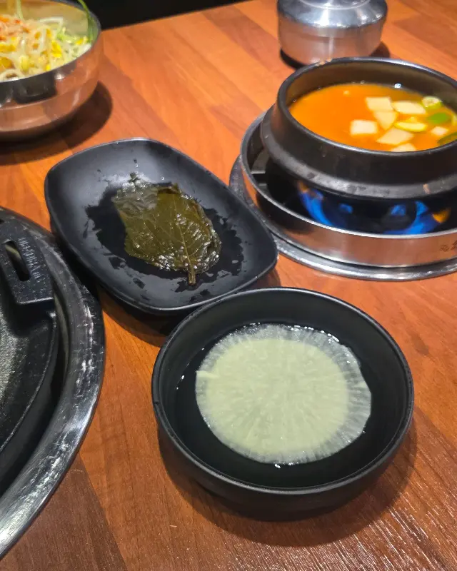 깔끔하게 정돈된 셀프바