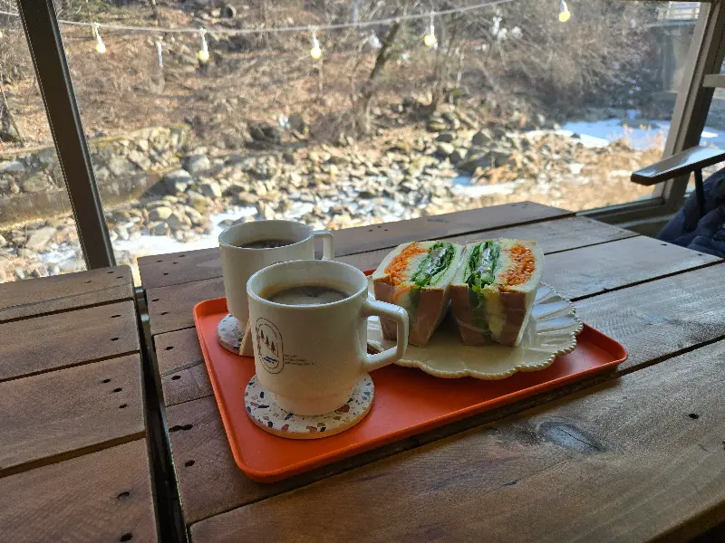 카페 외부 모습