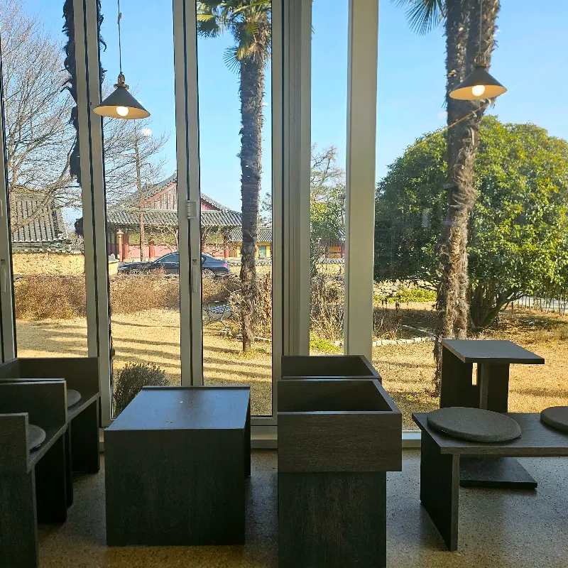 카페 내부 인테리어