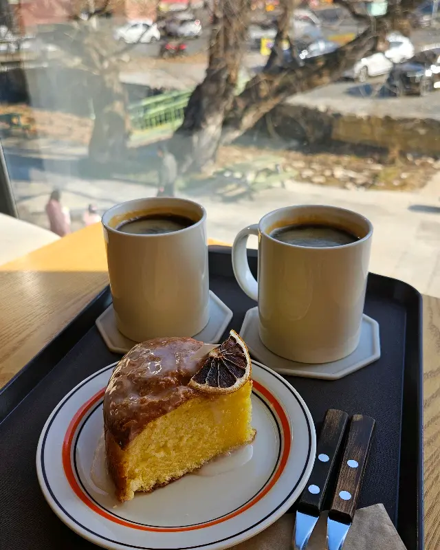 아메리카노와 레몬 케이크