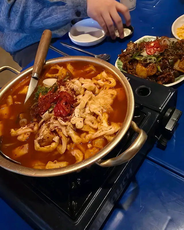 푸짐한 김치우동