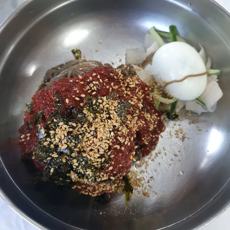 매콤 달콤 비빔 막국수