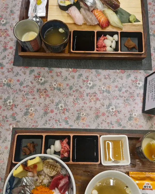 깔끔한 식사 트레이