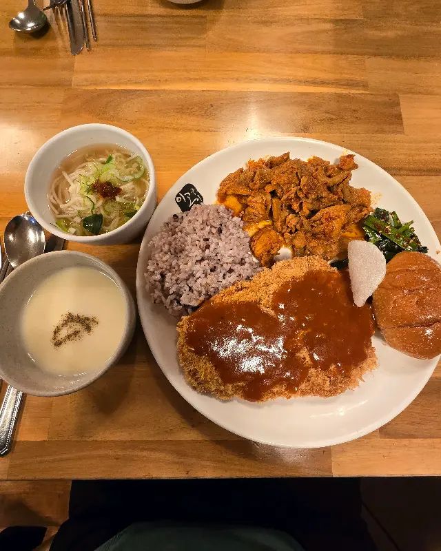 이공국시 대진대점 한상차림