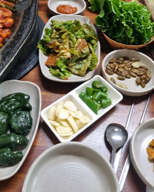 정갈하게 차려진 밑반찬