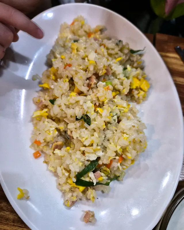 테이블 위에 놓인 만두