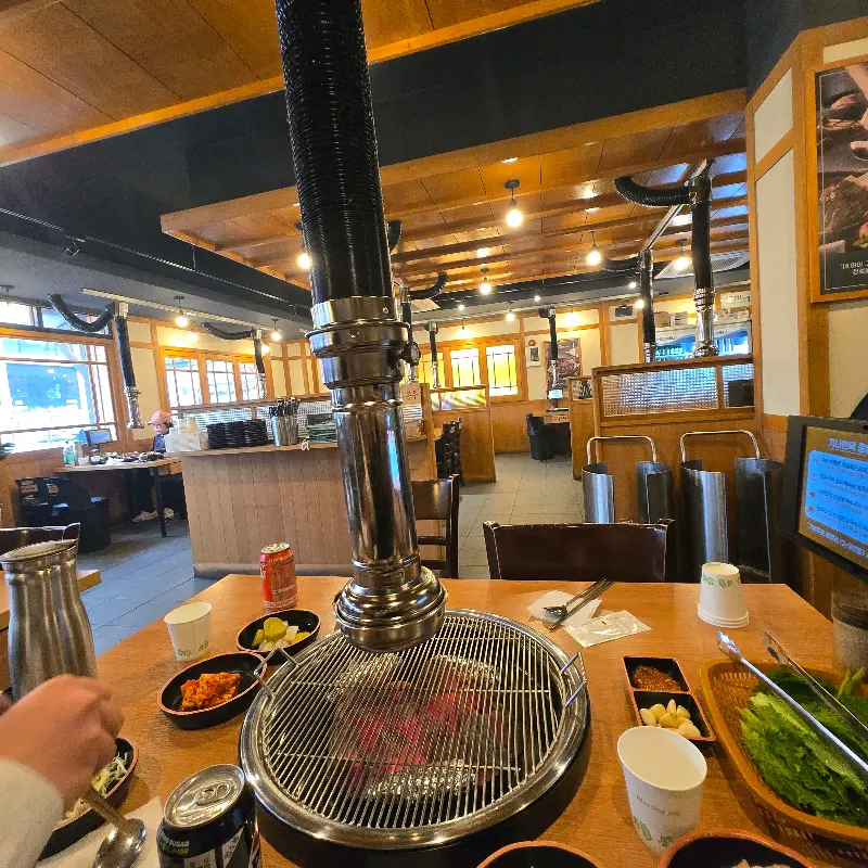 가나안덕 응암점의 넓고 쾌적한 내부 모습