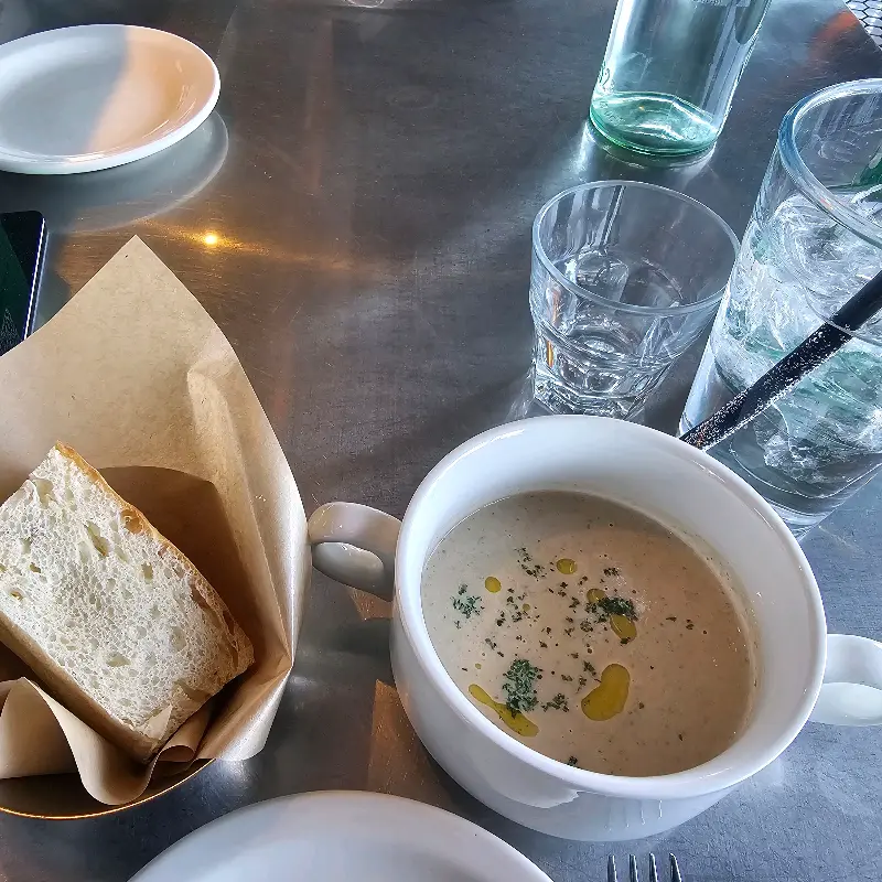 따뜻한 스프와 빵