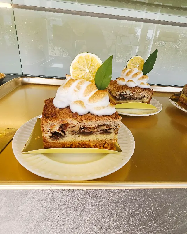 쇼케이스 안의 디저트