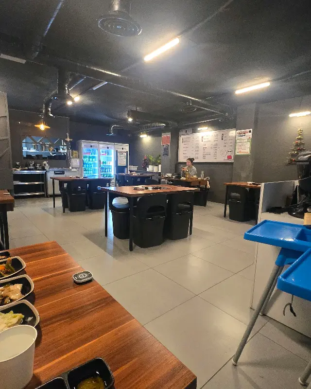 넓고 쾌적한 매장 내부