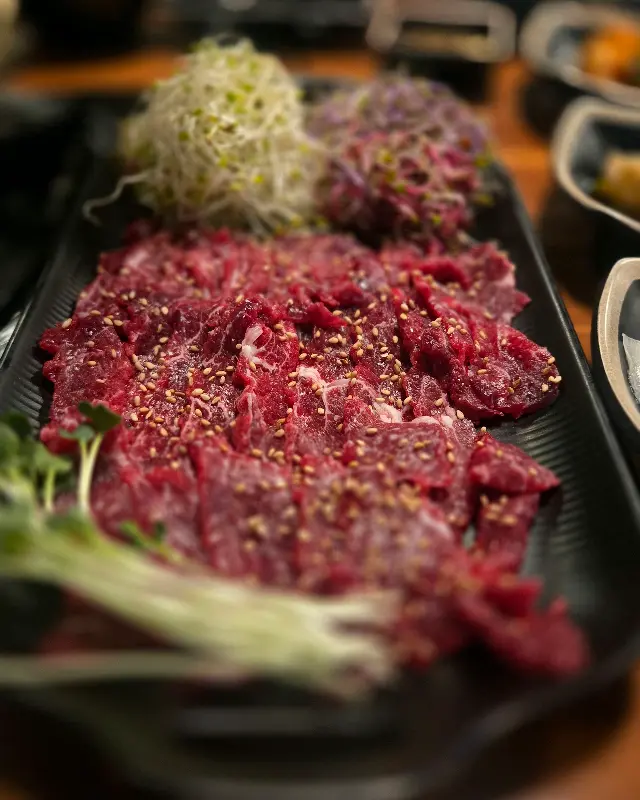 신선함이 살아있는 육사시미