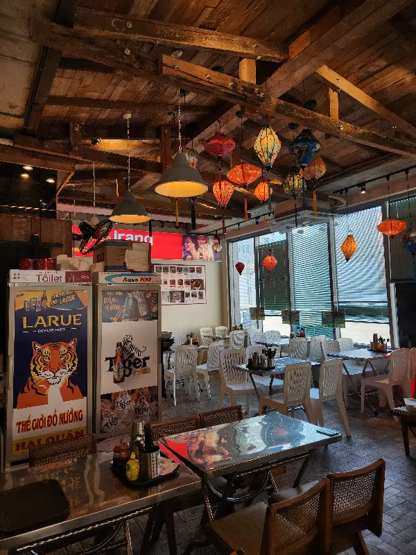 이국적인 분위기의 식당 내부