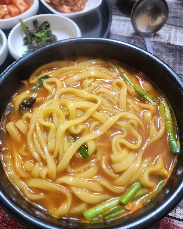 탱글탱글한 칼국수 면발