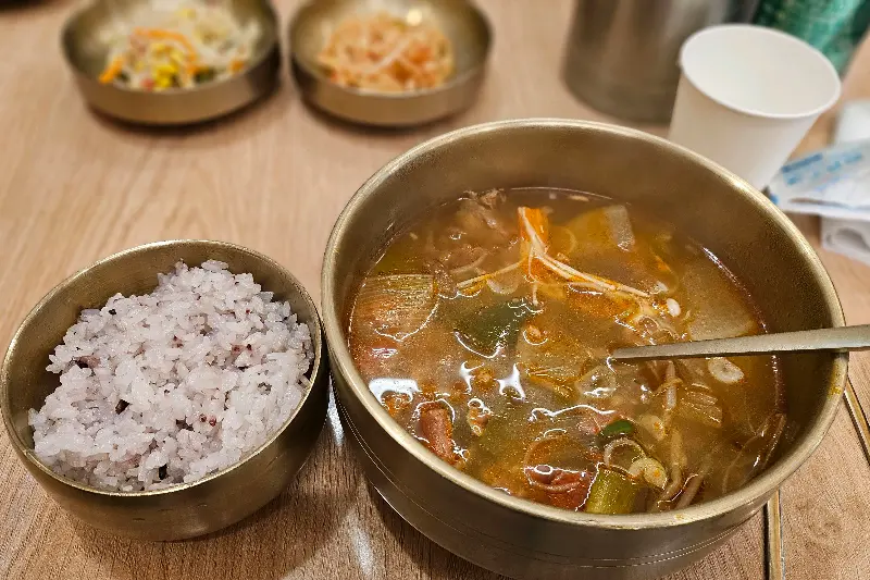 영남정 한우국밥의 깊고 진한 국물