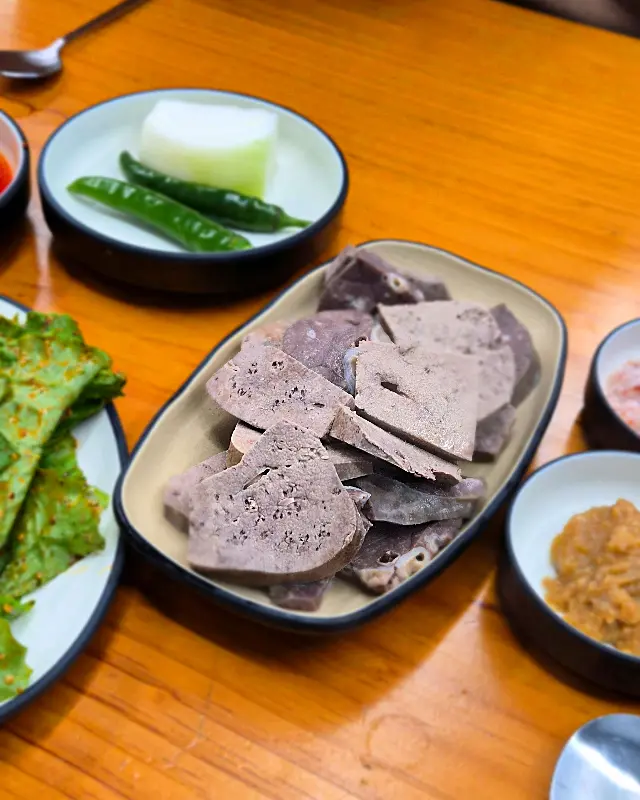 윤기가 흐르는 피순대 한 접시