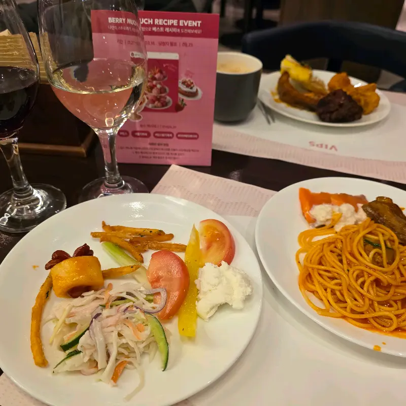 와인과 함께 즐기는 빕스 샐러드바