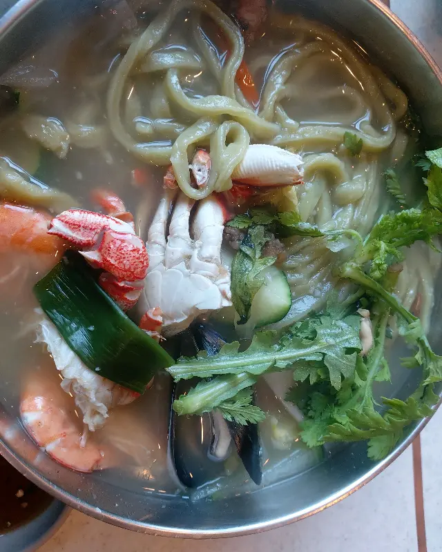 해산물이 푸짐한 칼국수