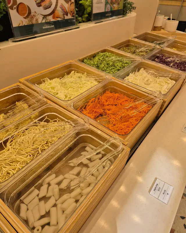 다양한 샐러드바 메뉴