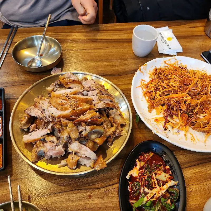 예가족발 한상차림