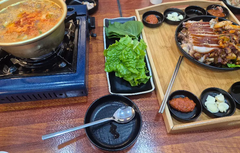 족발과 순두부찌개