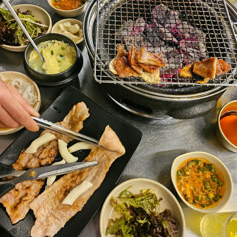 막창, 밑반찬, 쌈채소 한상차림