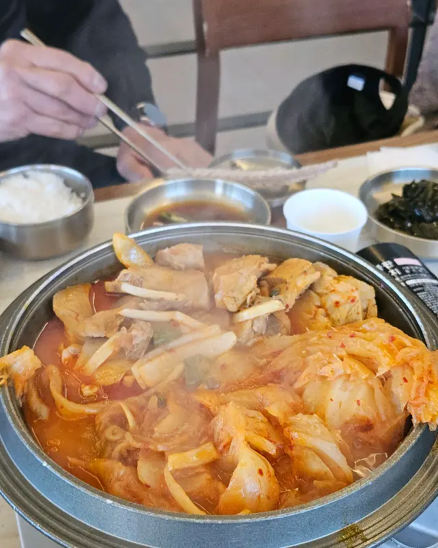 김치찜의 푸짐한 비주얼