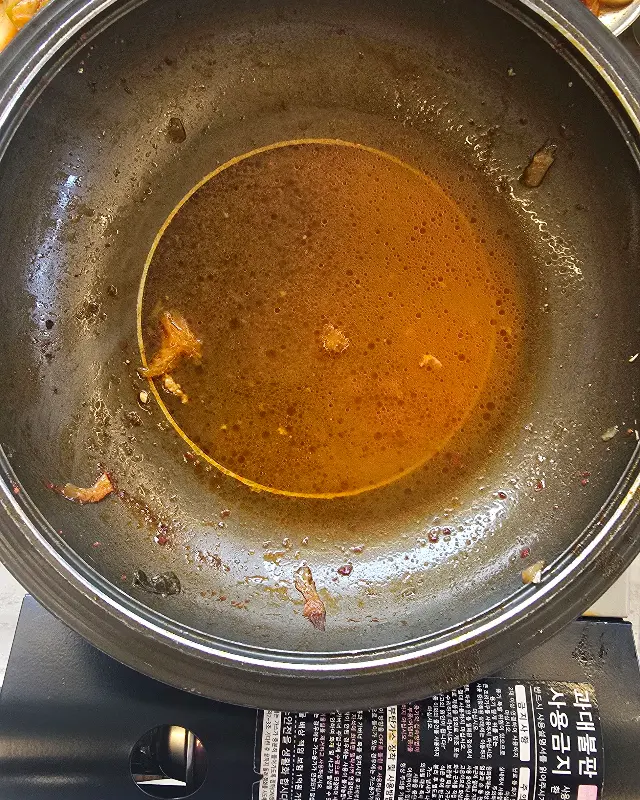 식사를 마친 후의 빈 냄비