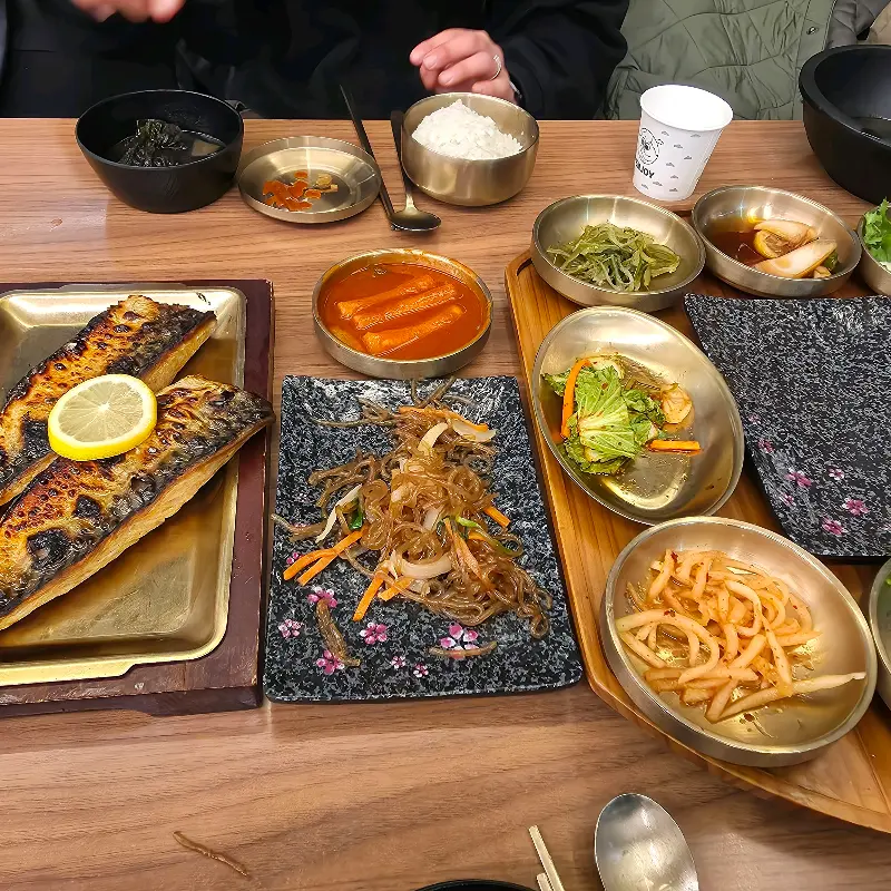 푸짐한 모듬 생선 구이 한 상차림