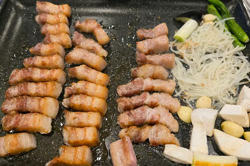 잘 구워진 삼겹살