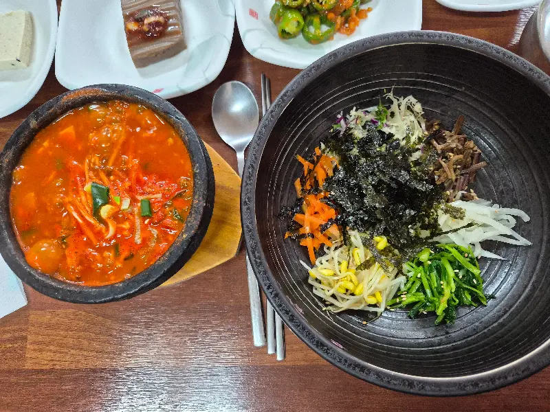 해물순두부찌개와 옹기비빔밥
