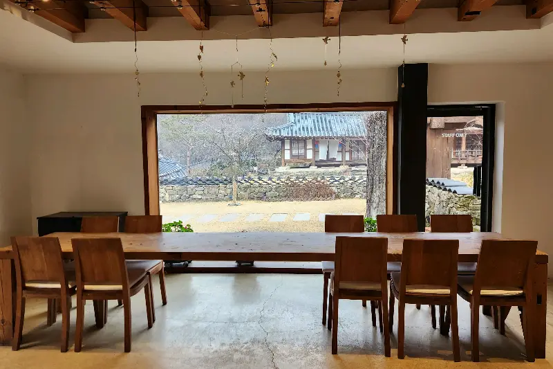 두베카페 내부 전경